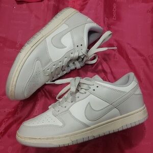 Nike air dunks low 9.5